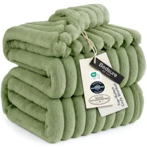 bedsure-gentlesoft-throw-blanket