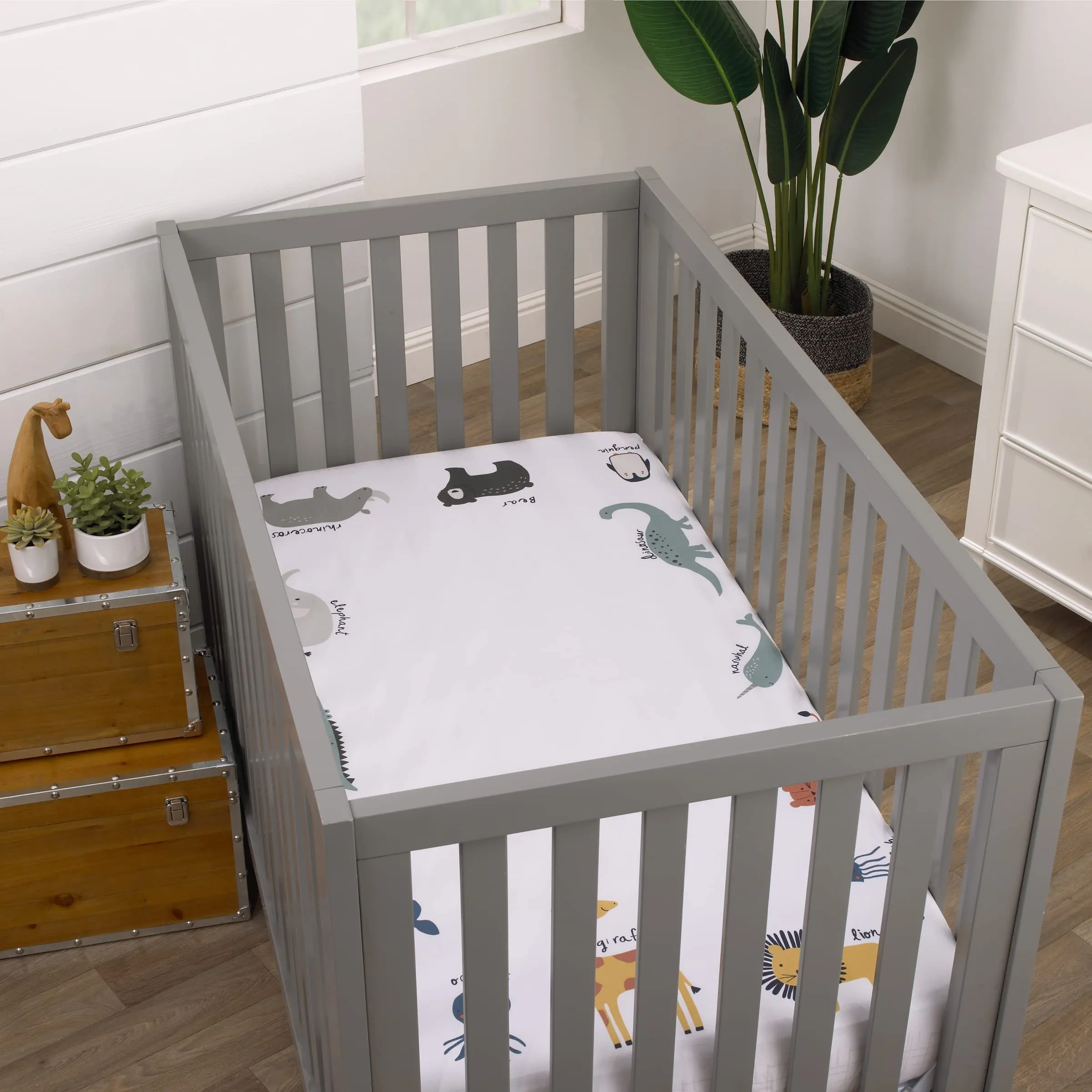 nojo-zoo-animals-multi-character-100-cotton-photo-op-fitted-crib-sheet