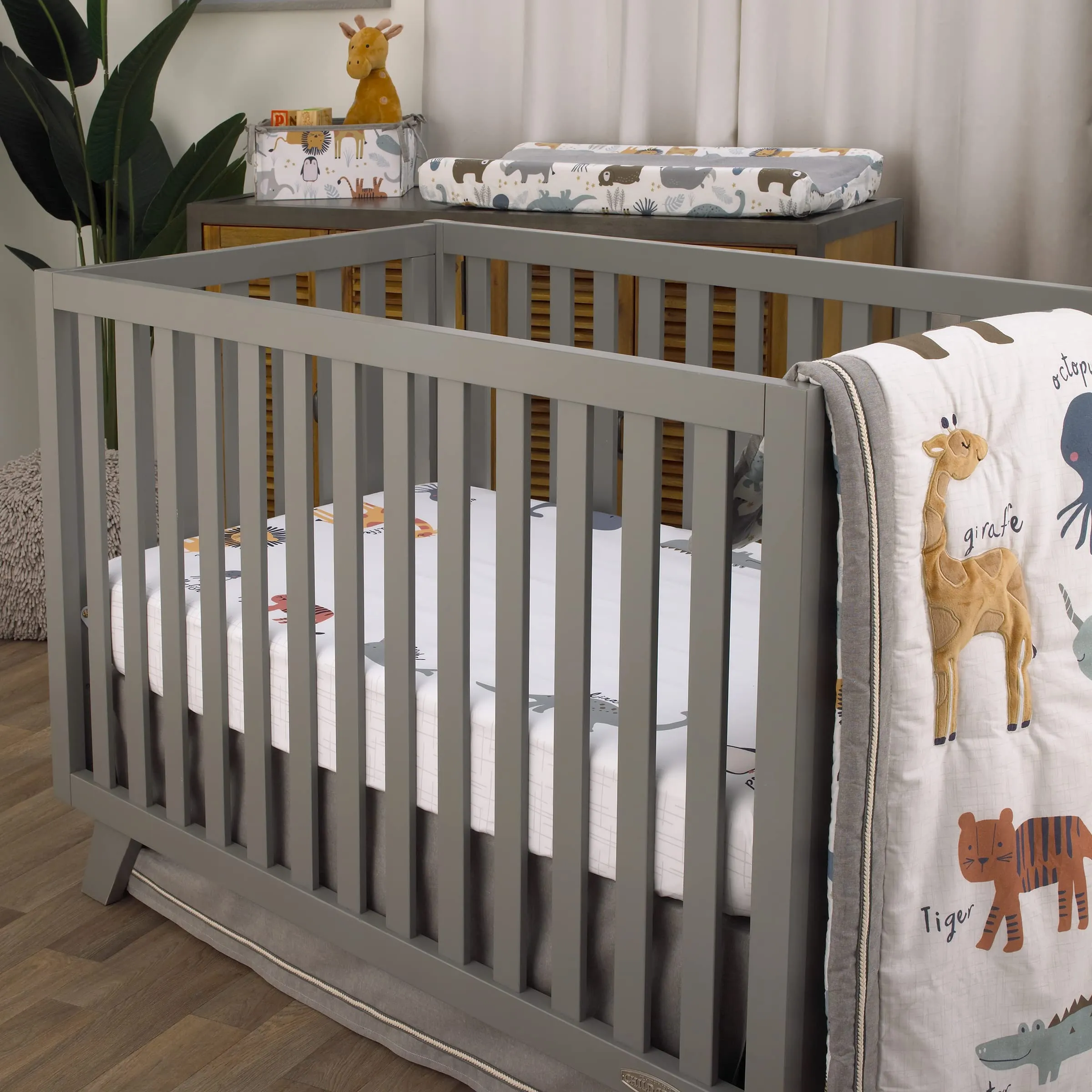 nojo-zoo-animals-multi-character-100-cotton-photo-op-fitted-crib-sheet