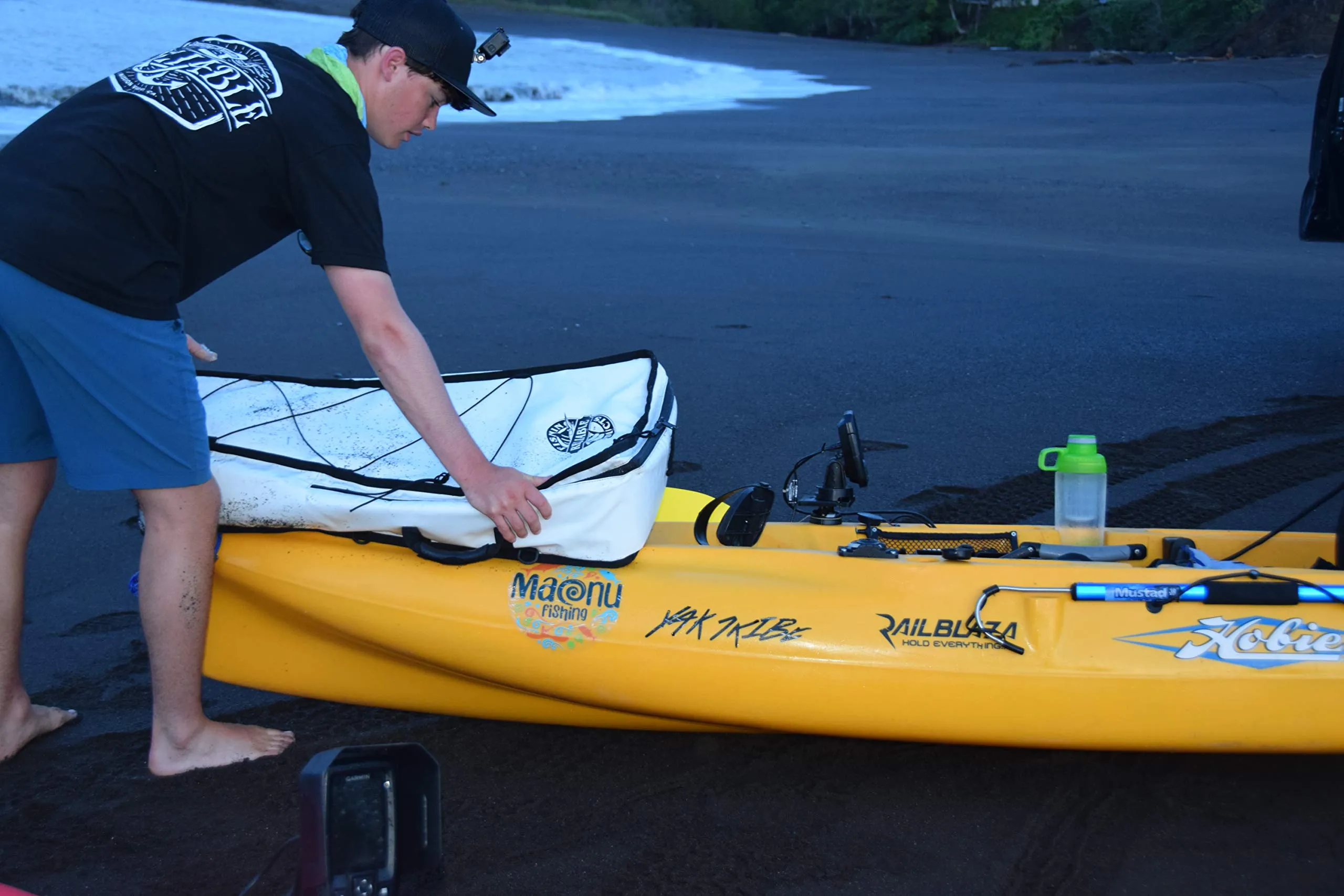reliable-fishing-products-insulated-kayak-bag-20-x-36-takes-up-less-space-and-keeps-your-fish-fresh-and-protected-no-matter-the-elements-produced-in-usa-white